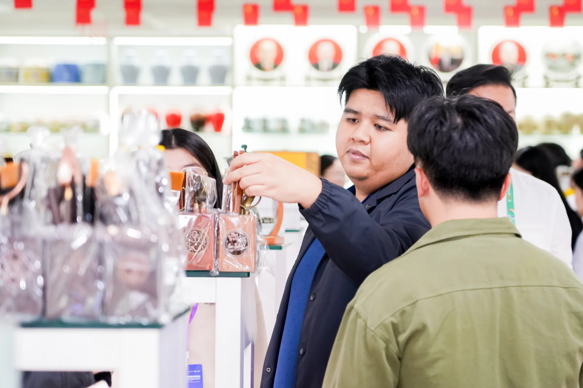 การตรวจสินค้าและเก็บข้อมูลจากผู้ขายภายในงาน