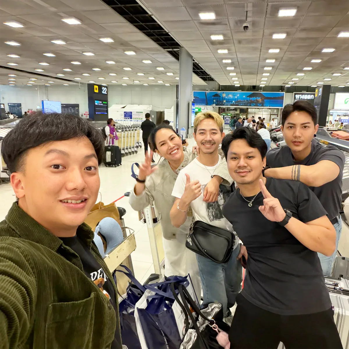 Ryu Gege เดินทางกับกลุ่ม Private Tour เพื่อประสานงานทริปจีน