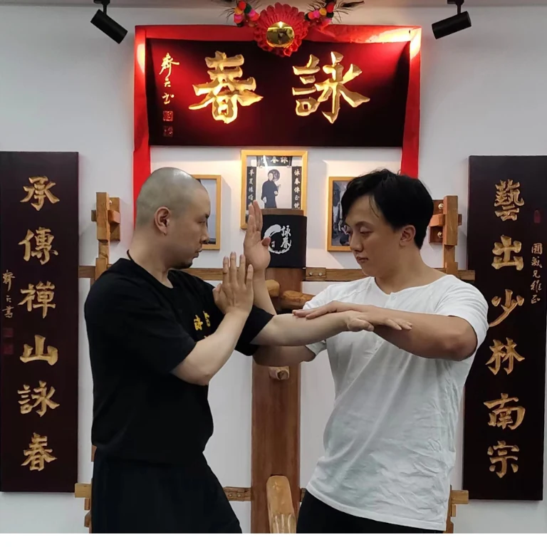 Ryu Gege ฝึกมวยหย่งชุนระยะประชิดกับผู้สอนที่ IMAC Dojo