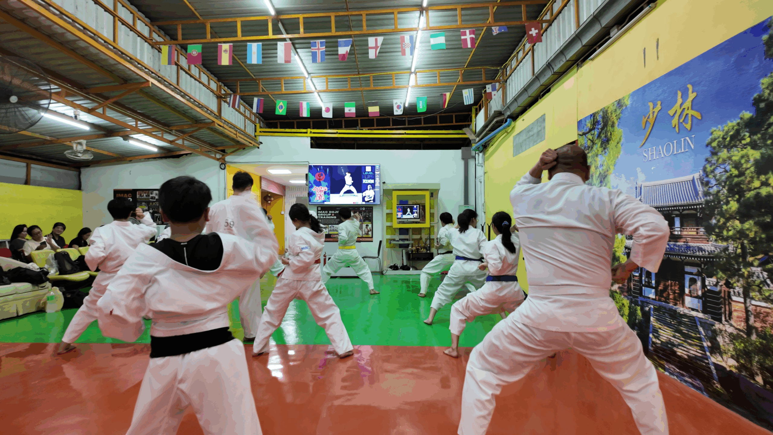 vlcsnap-2025-06-25-22h15m00s230